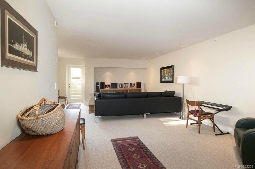 161 Bushby St