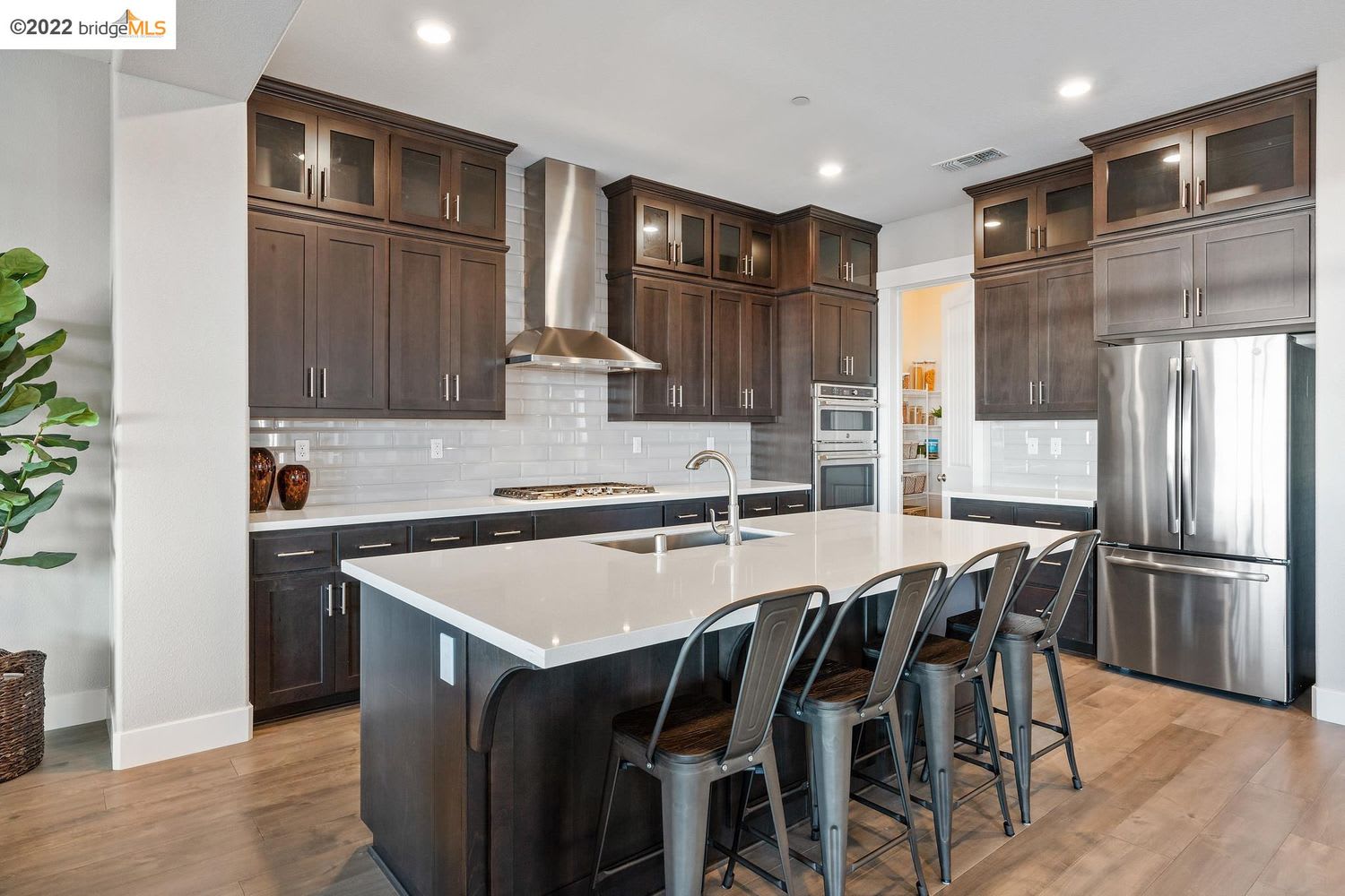 6719 Skyview Dr Oakland, CA, 94605