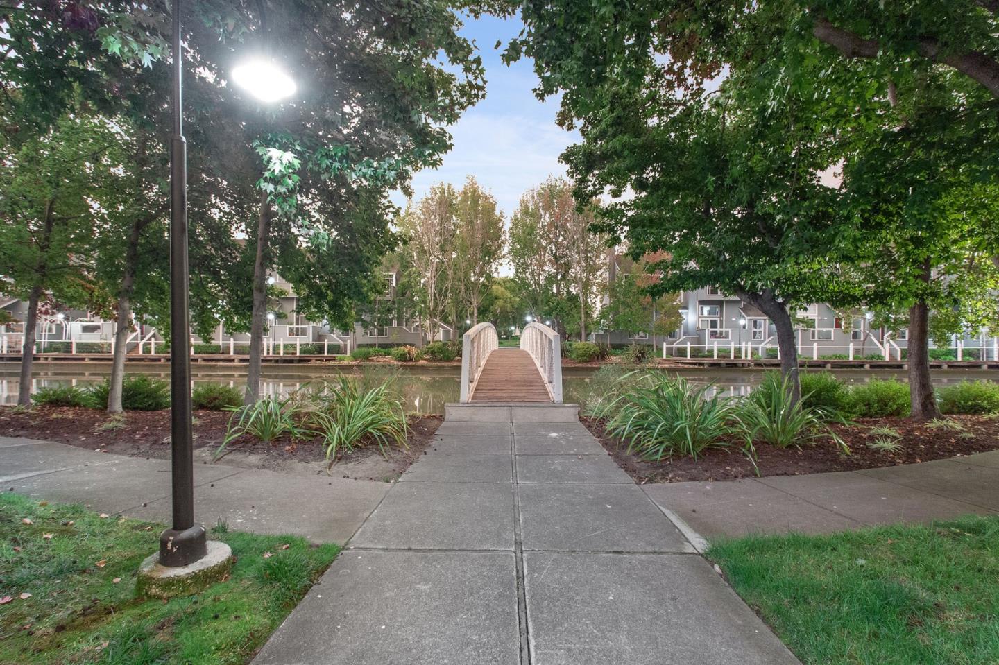 844 Portwalk Pl