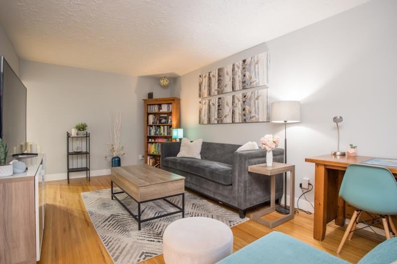 104-1075 W 13th Ave