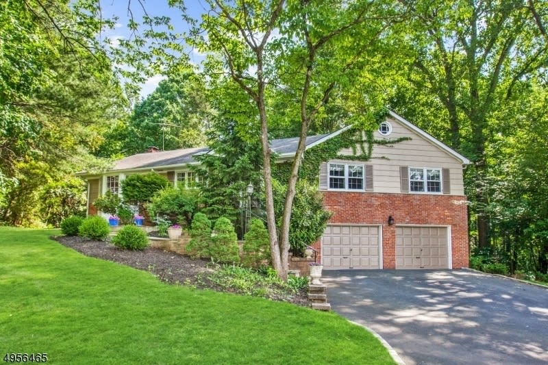 39 Addison Dr