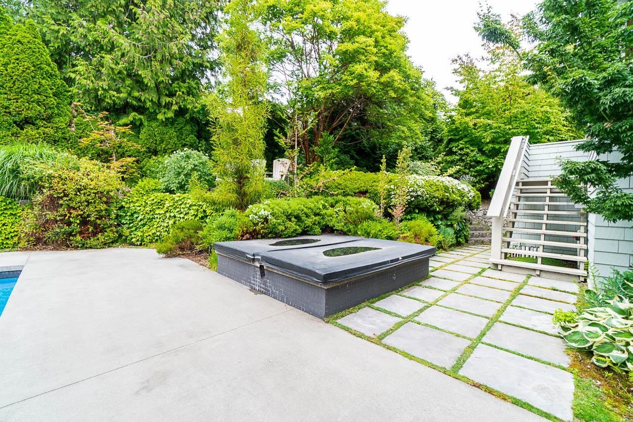 2920 Altamont Cres