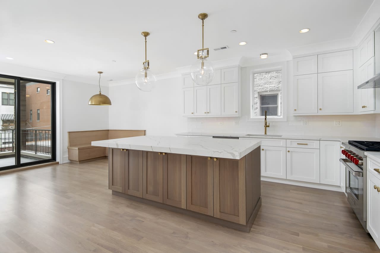 2028 N Sheffield