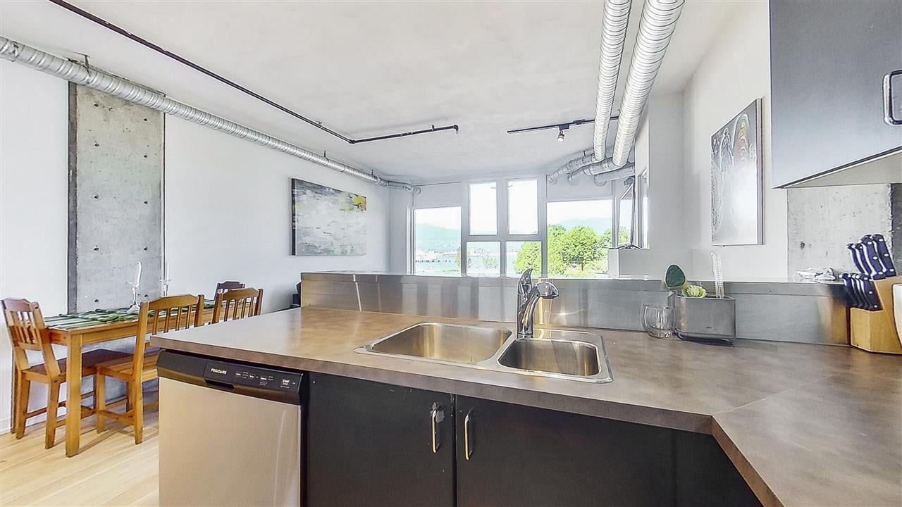 509-27 Alexander St
