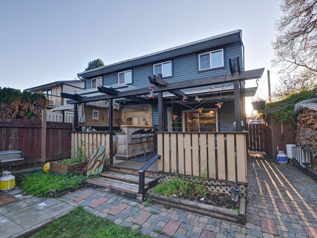 382 Selica Rd, Langford