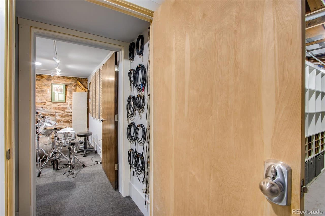 Prime Mixed Use Building: 922 8th Ave - $1.05M