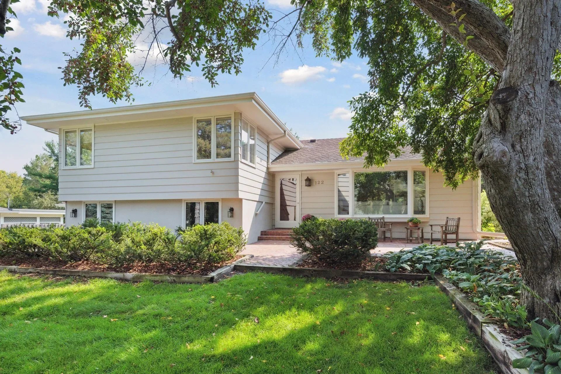 122 Chevy Chase Dr, Orono MN