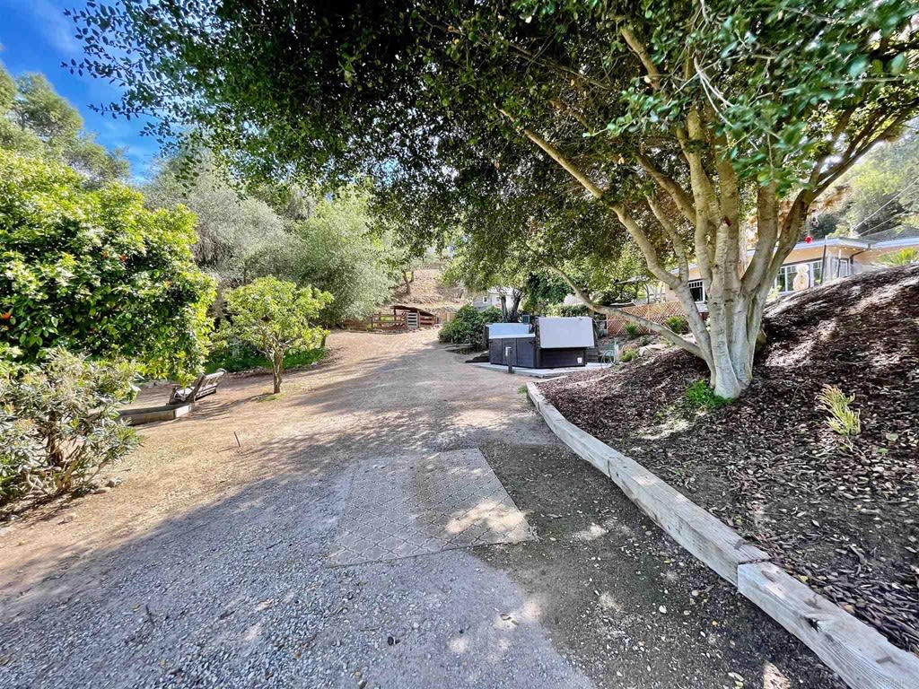 1027 S Live Oak Park Dr