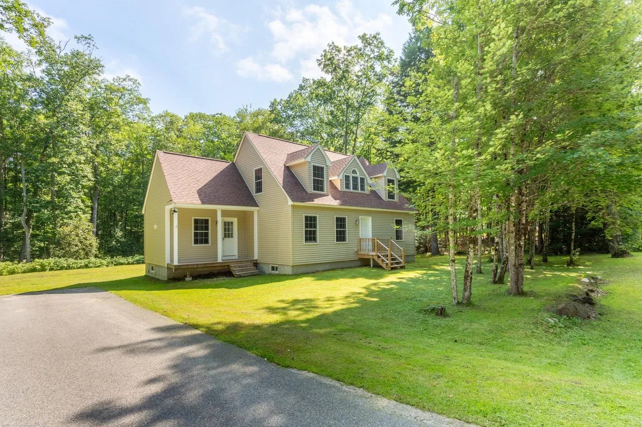 New Listing! 79 Greenwood Avenue, Warren, Maine – $399,000