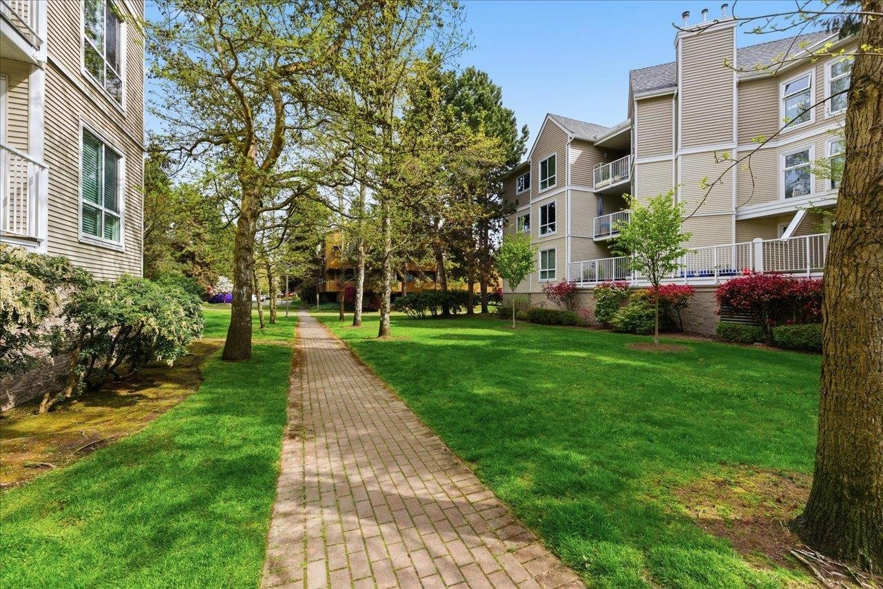 214-7435 Moffatt Rd