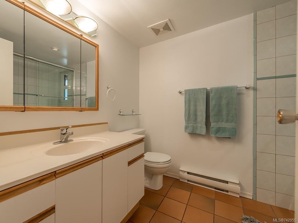 303-1625 Belmont Ave, Victoria
