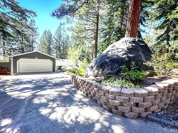 1076 Deer Cliff Dr