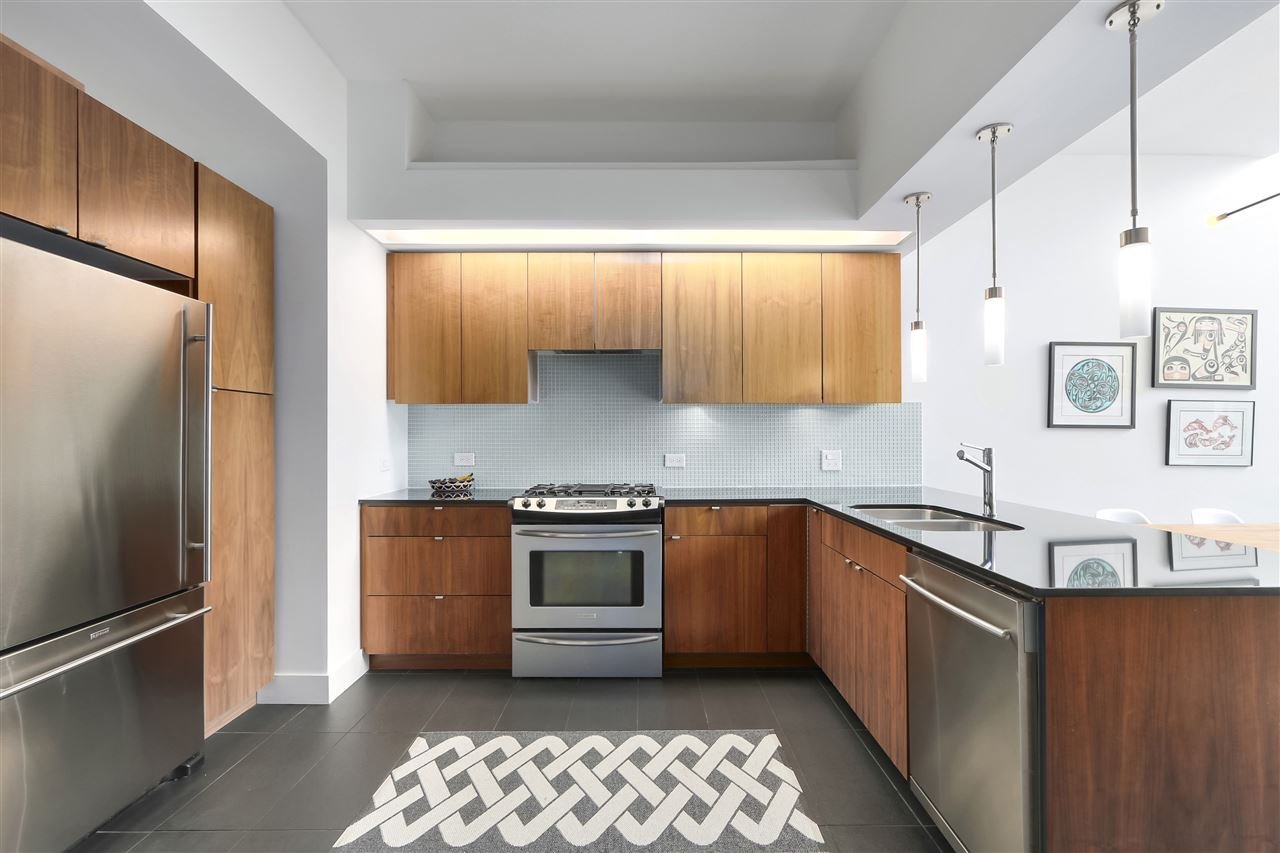 805-33 W Pender St