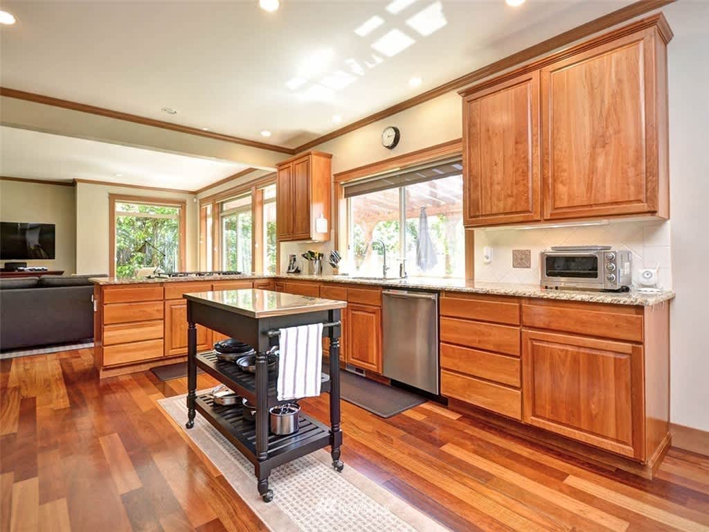 509 NW 195th St
