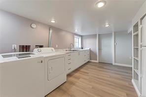 1636 Hollywood Cres