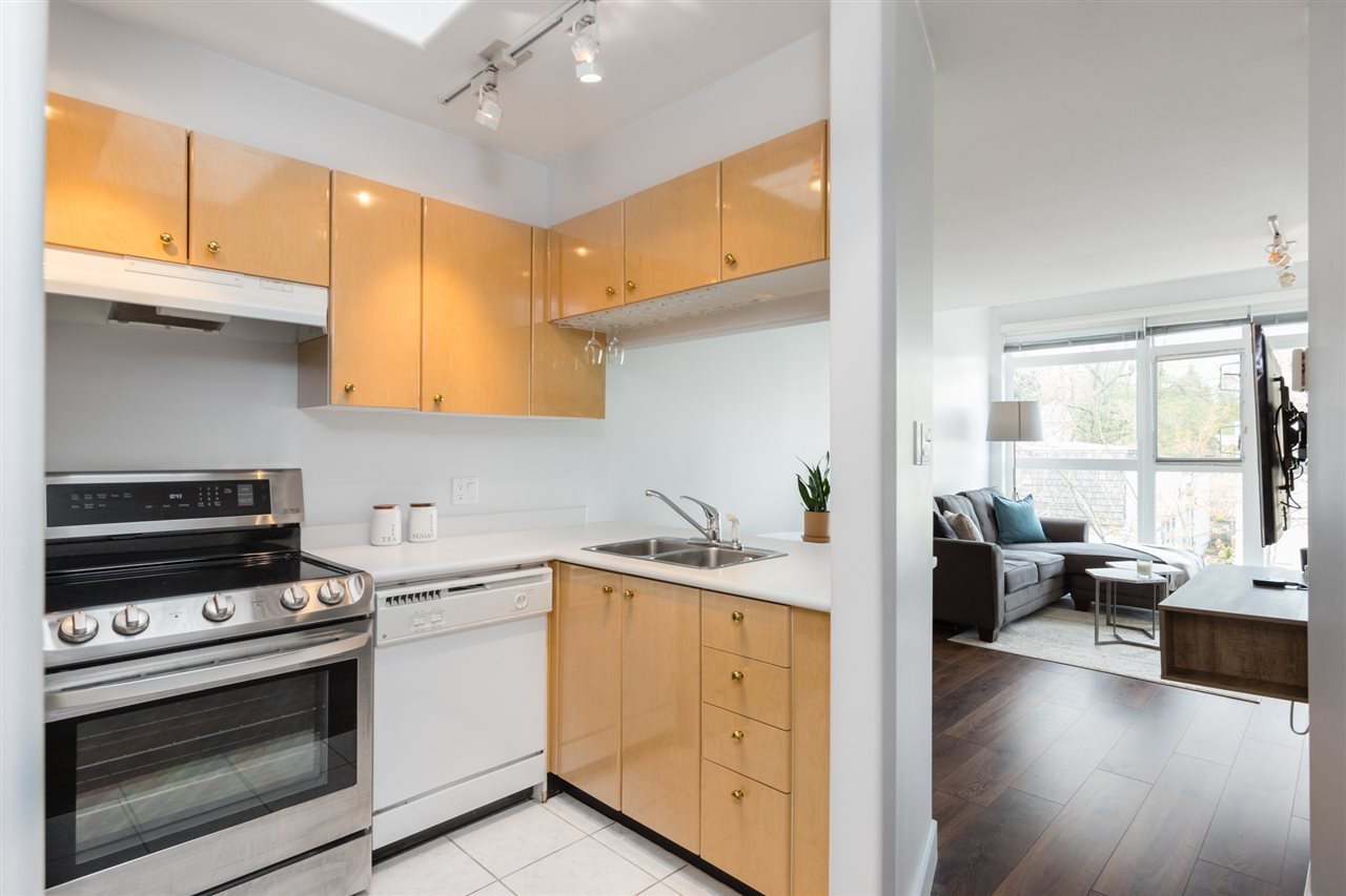 403-988 W 21st Ave