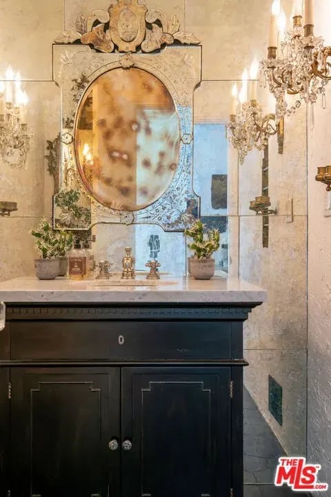 Beautiful Beachwood Canyon Spanish