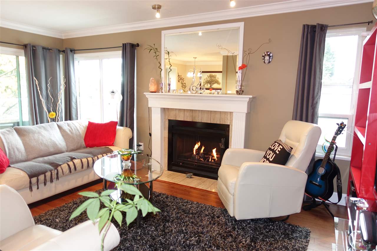 204-2615 Lonsdale Ave