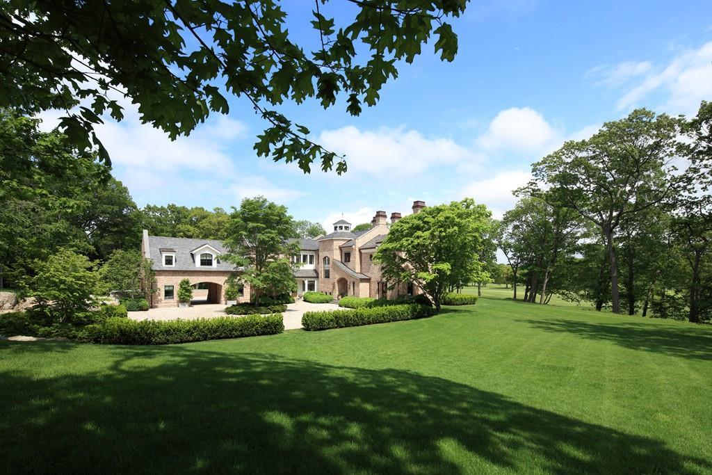 Tom Brady, Gisele Bündchen Tap New Agent for Brookline Estate