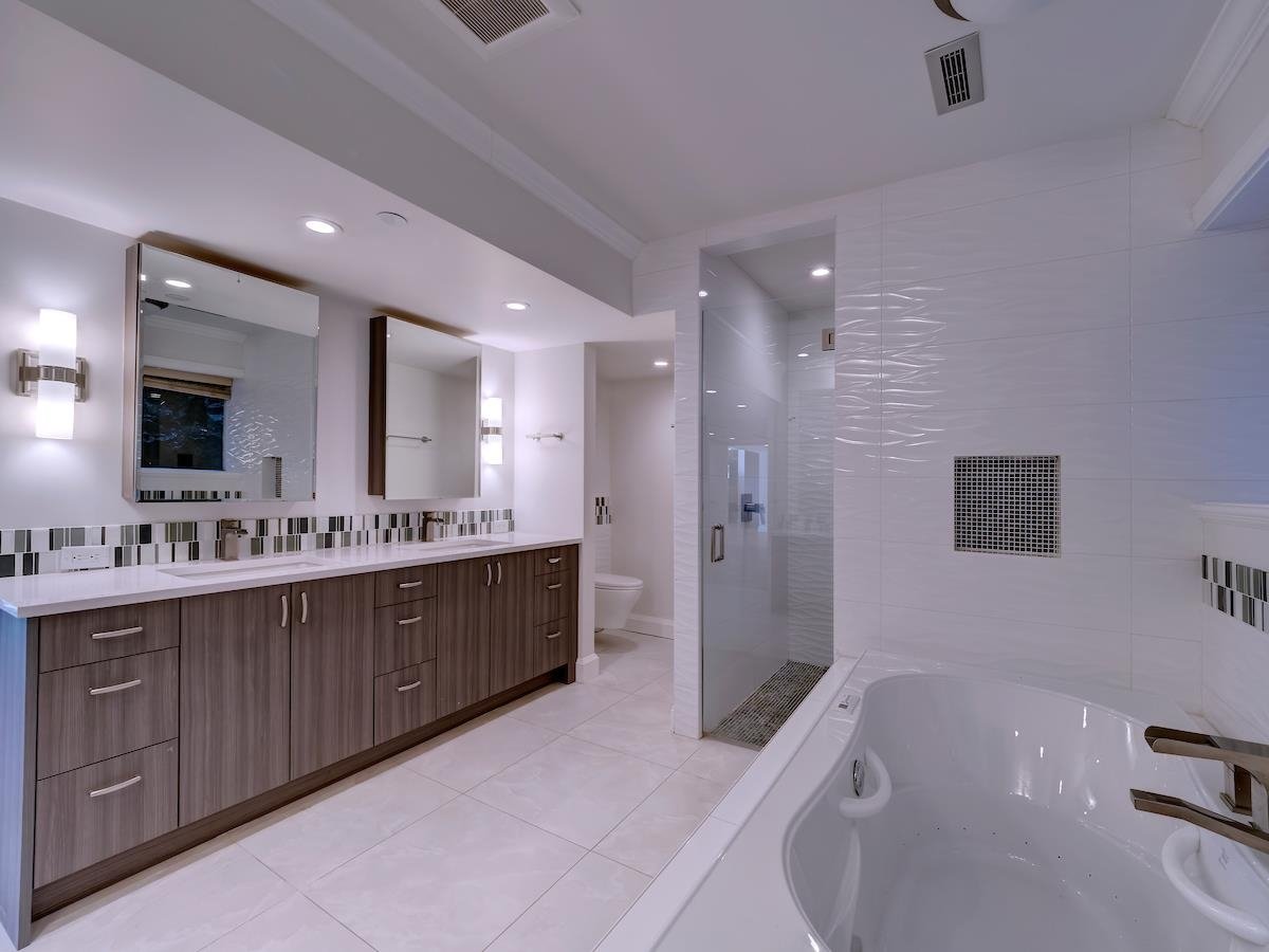 5851 Marine Dr