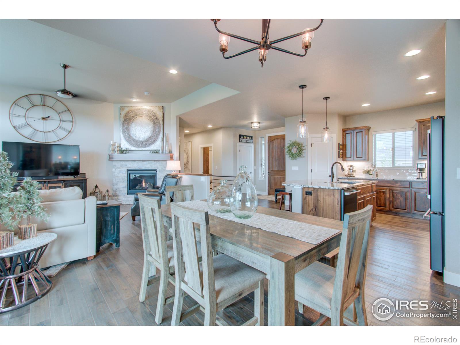 3498 Saguaro Dr
