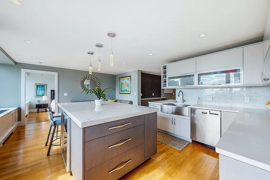 65 E India Row #37GH