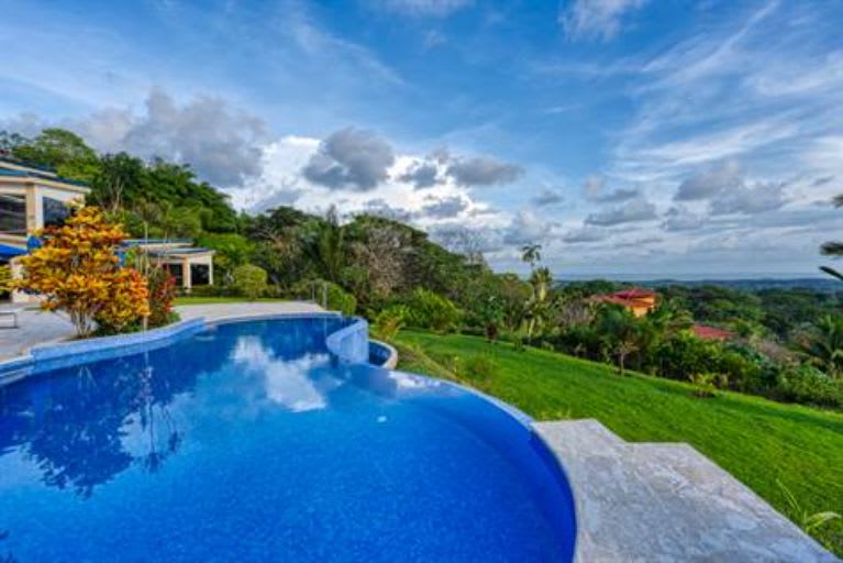 4 Bedroom Ocean View Luxury Villa in Secure Neighborhood