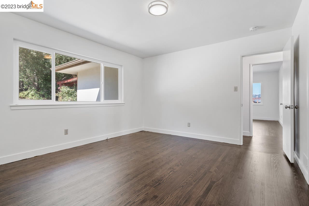 2454 San Carlos Ave