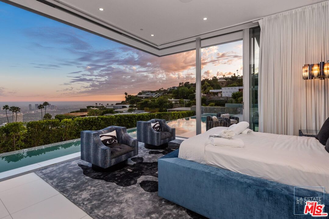 Velvet House