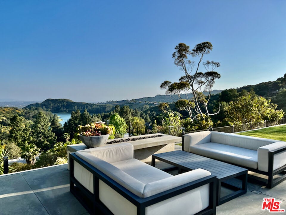 Retreat View