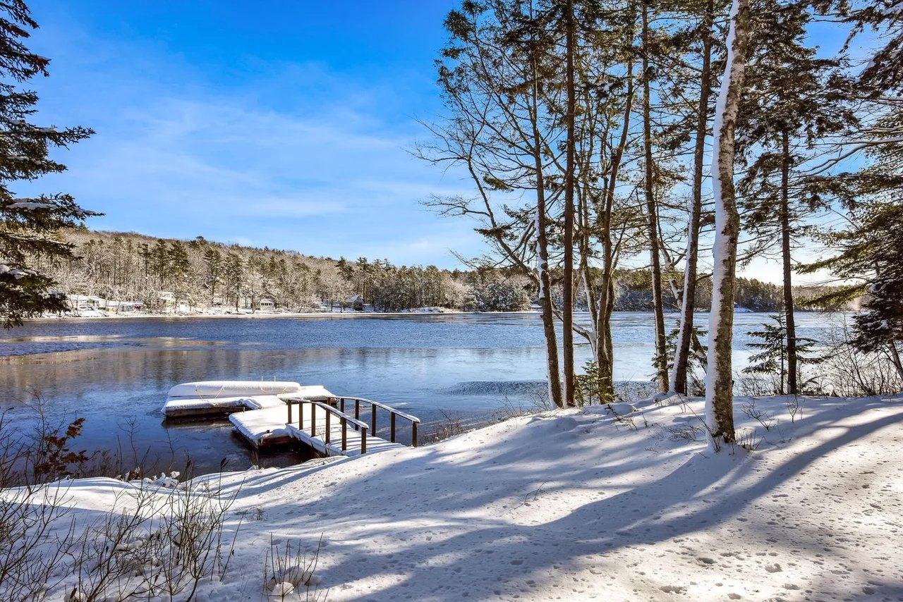 Dreamy Maine Freshwater: Waterfront Homes on Lakes and Rivers
