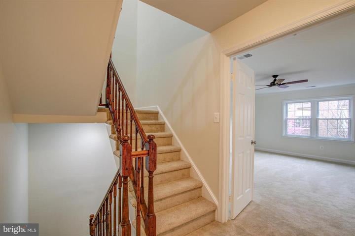 6262 Chaucer Ln