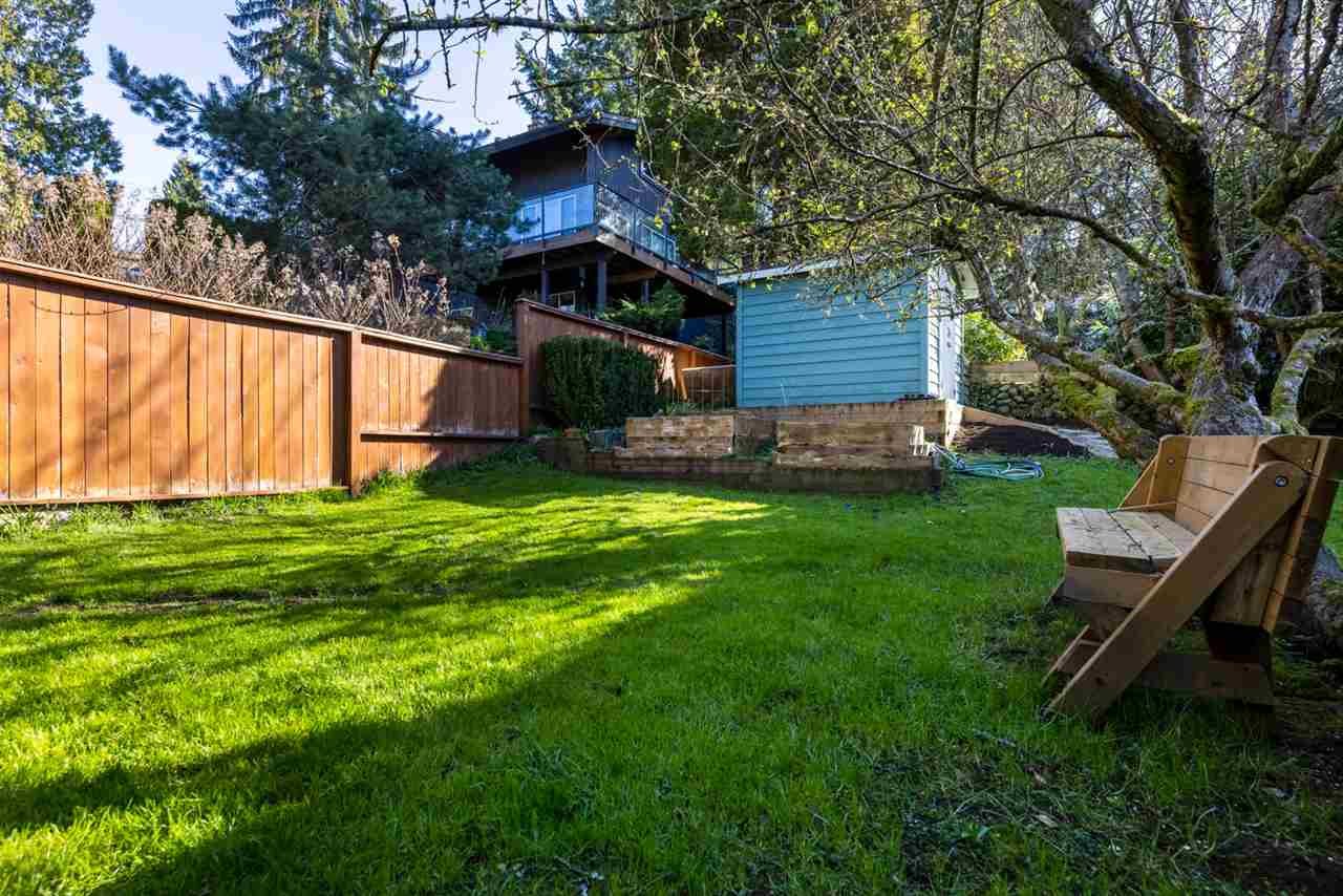 4652 Strathcona Rd