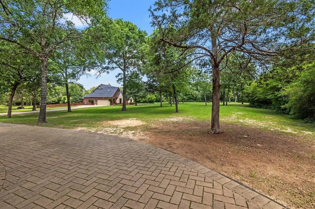 540 Walnut Dr Bellville, Tx 77418