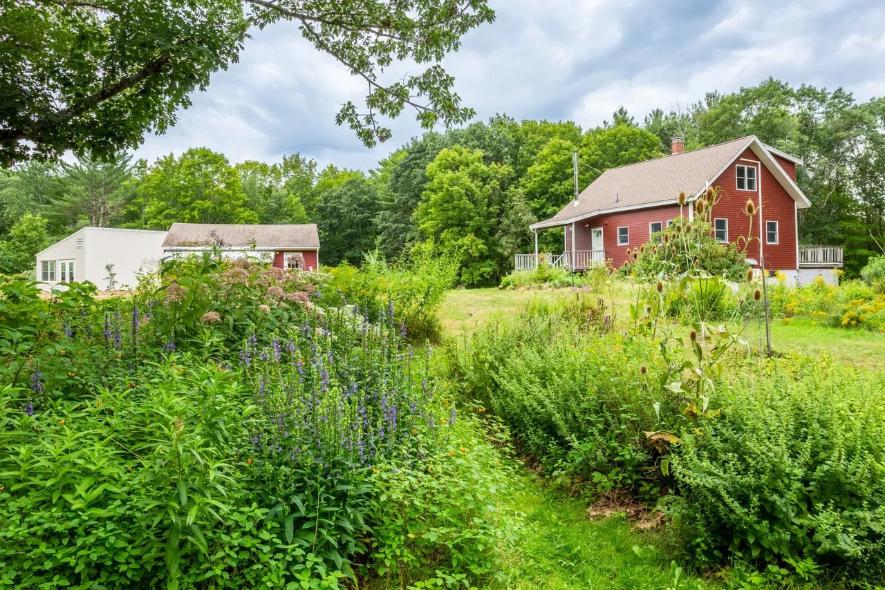New Waterfront Listing! 88 E Pittston Road, Dresden, Maine – $439,500