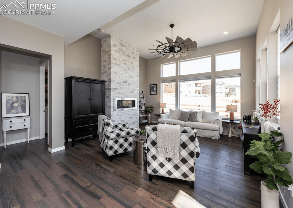 9535 Tutt BL