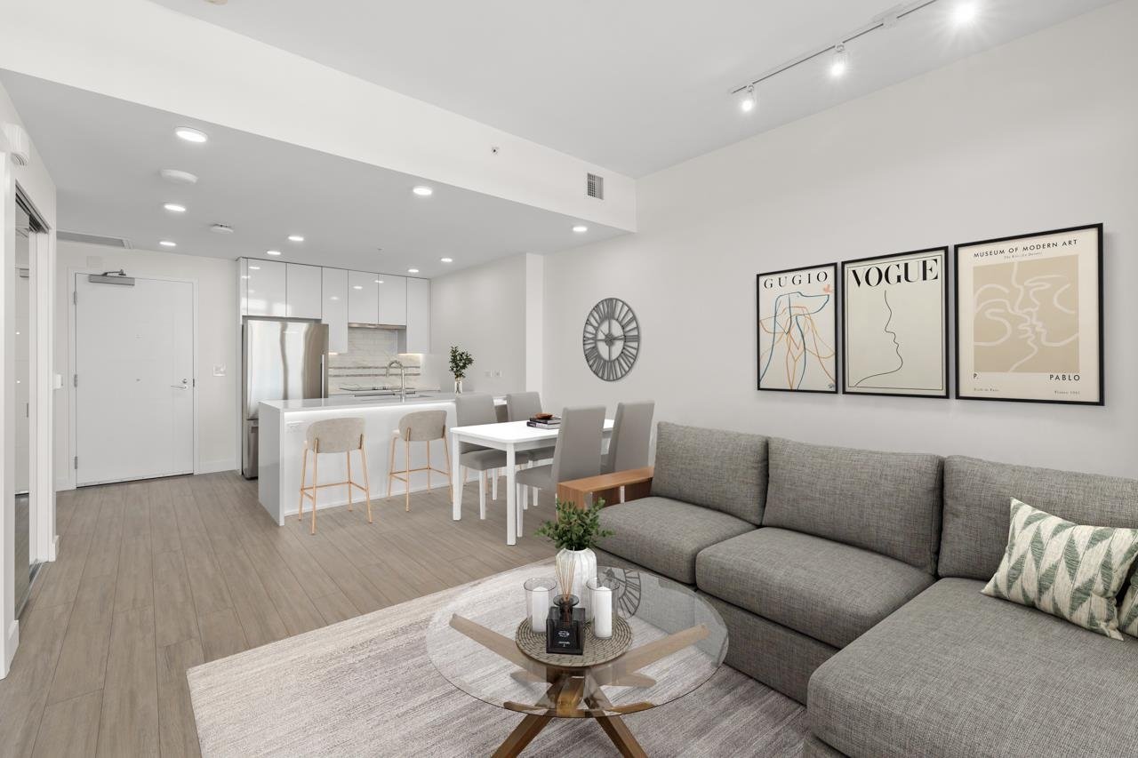 575-438 W King Edward Ave