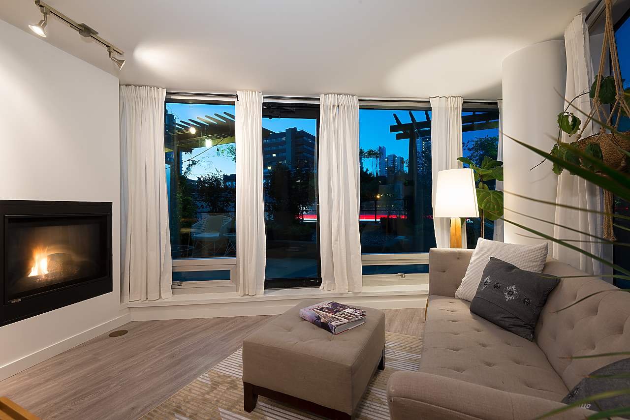 202-1003 Burnaby St