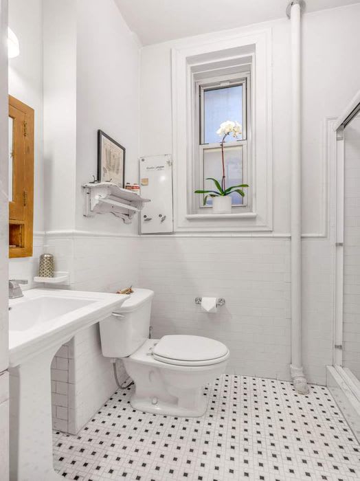 136 West 16th Street, 1FE