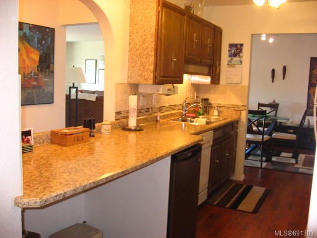 318-1545 Pandora Ave