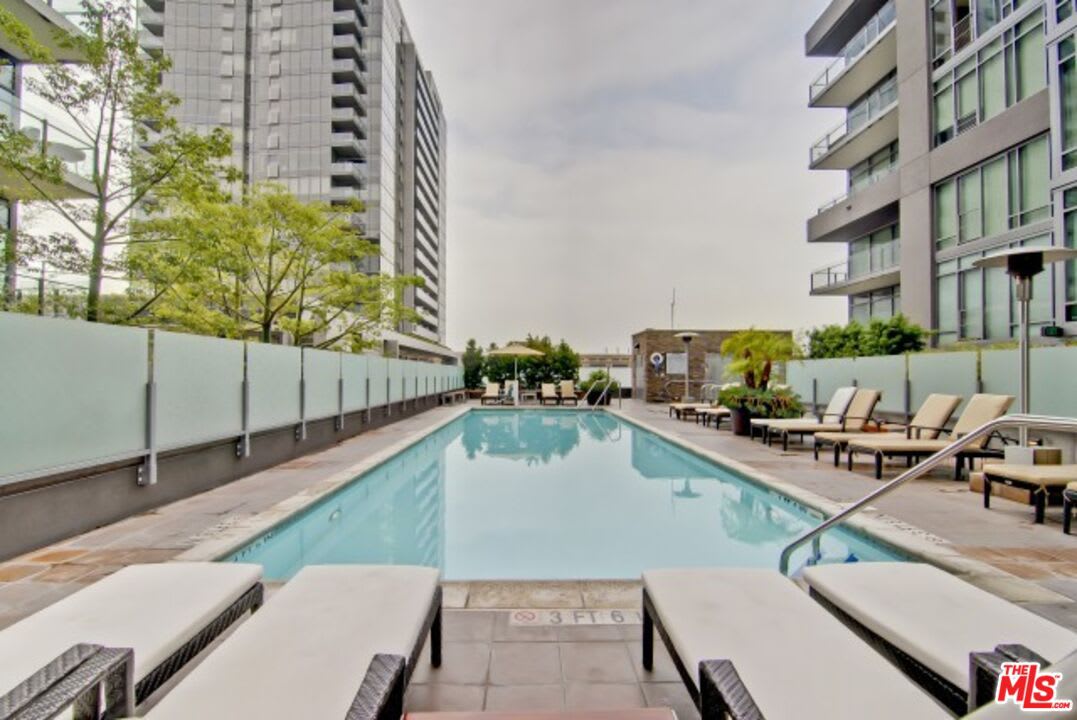 1111 S Grand Ave #1205