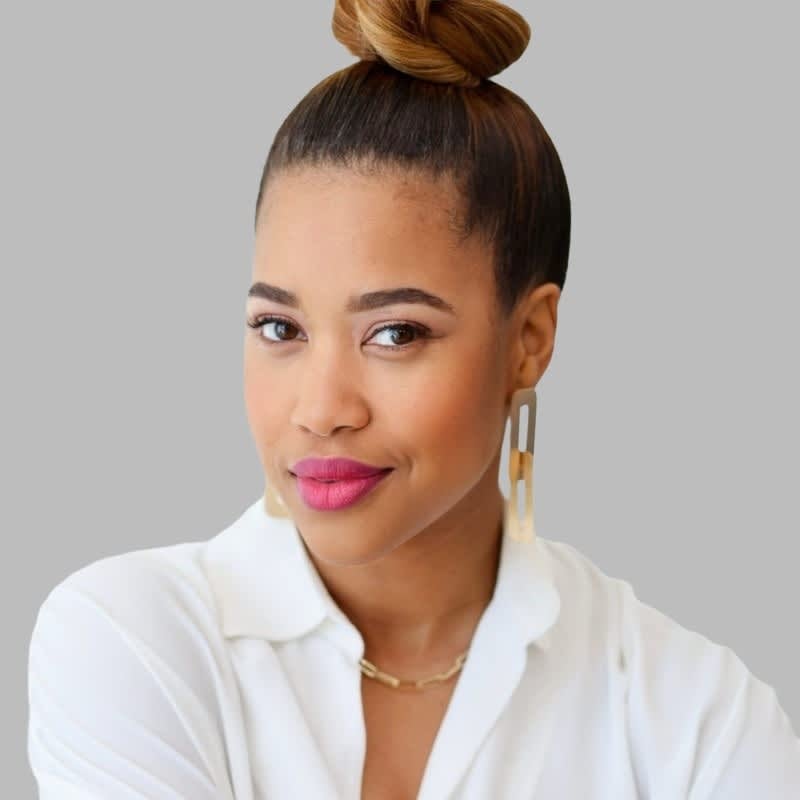 Markesia Akinbami Austell Real Estate Agent Headshot