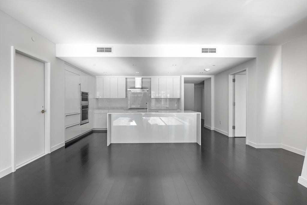 150 Seaport Blvd #15F