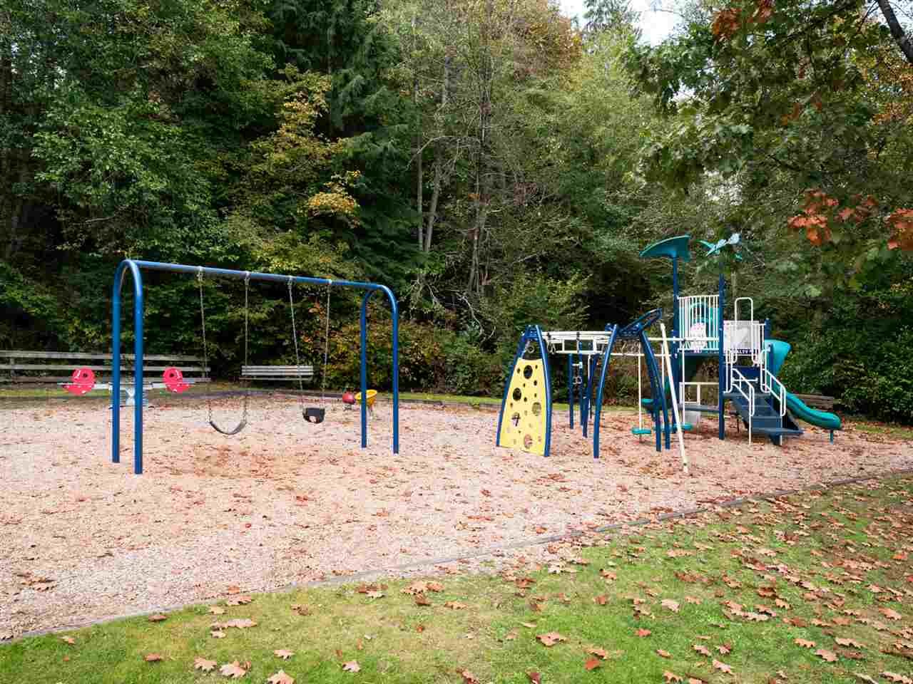 4652 Strathcona Rd