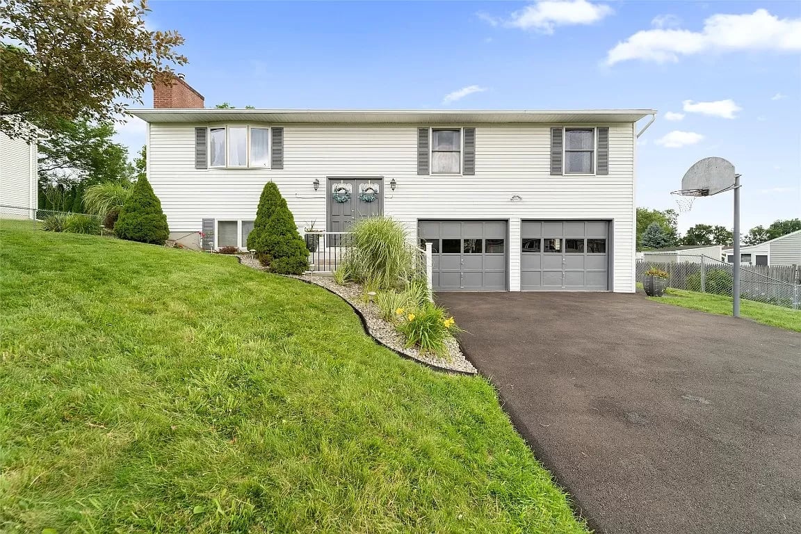 32 Lori Dr
