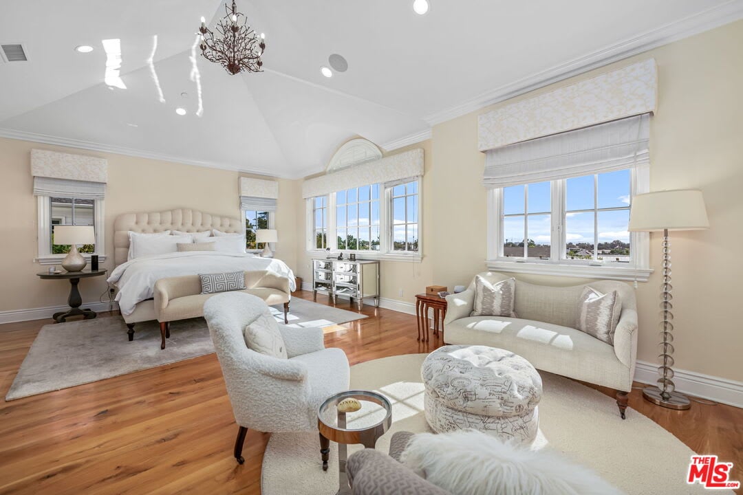 Chateau Crescent