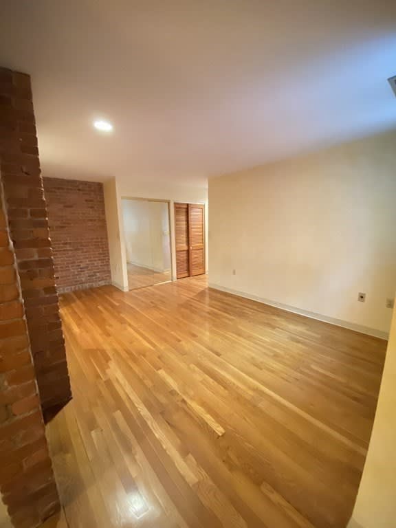 87 Gainsborough St #307