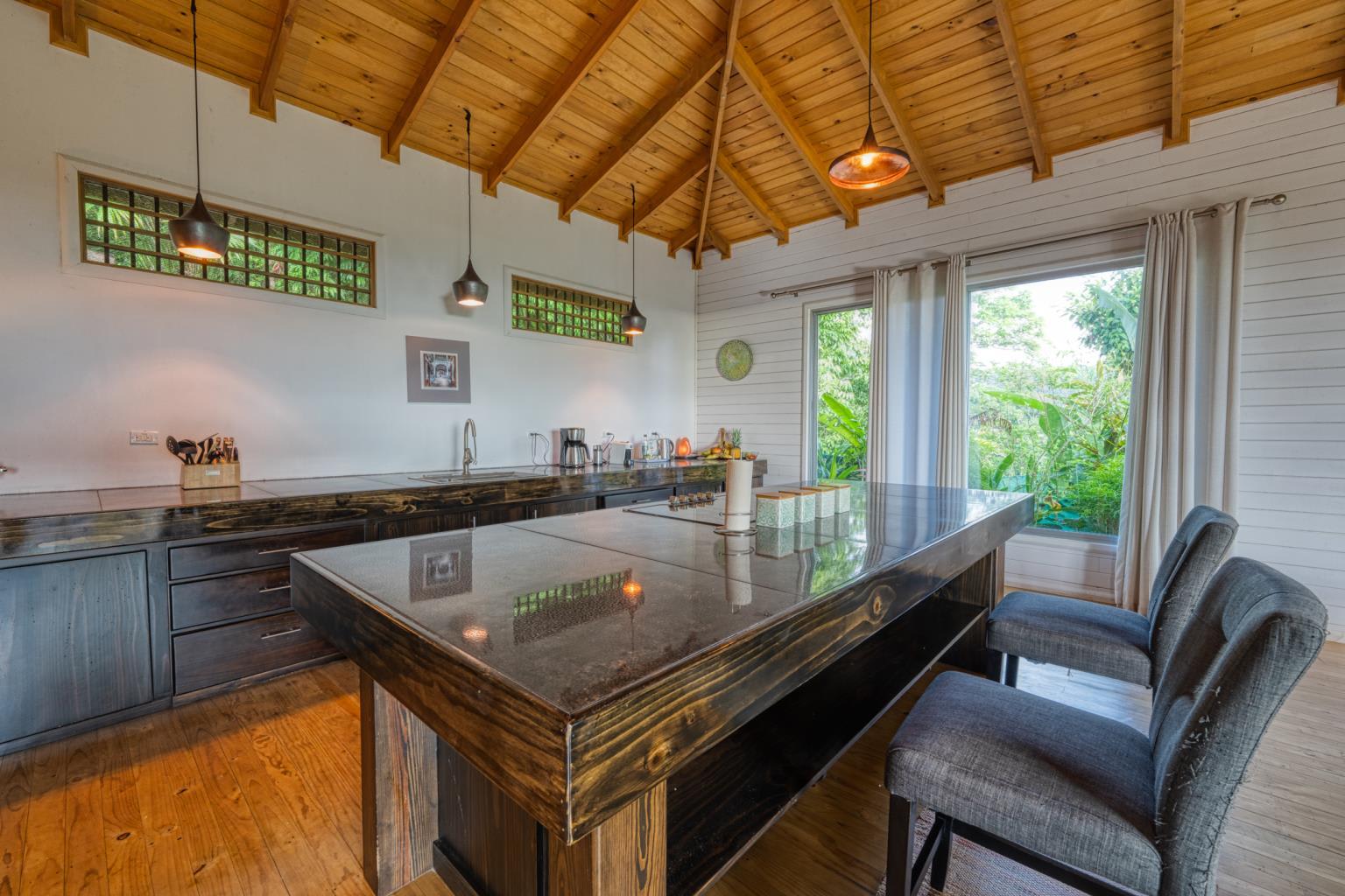 Exceptional Retreat Center on 62 Acre in Tinamastes