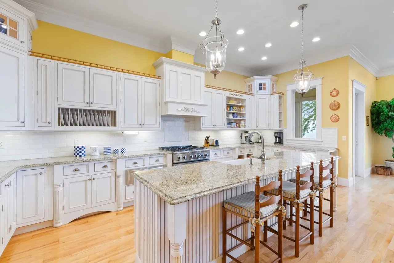 Thanksgiving Made Memorable: Gorgeous Kitchens for Holiday Hosting