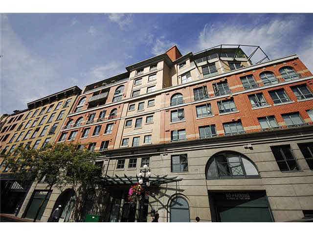206-55 Alexander St
